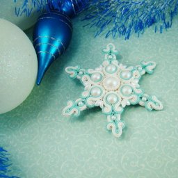 Делаем сутажную брошь-снежинку "Морозная мята"