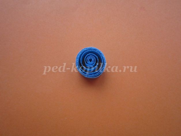 ​Новогодняя открытка в технике квиллинга: часть 1