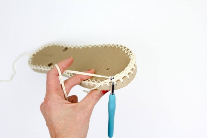 Вяжем крючком удобную обувь