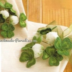 Цветущий клевер и Божья коровка