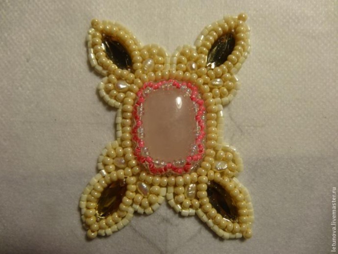 ​Брошь из бисера и лент: часть 3