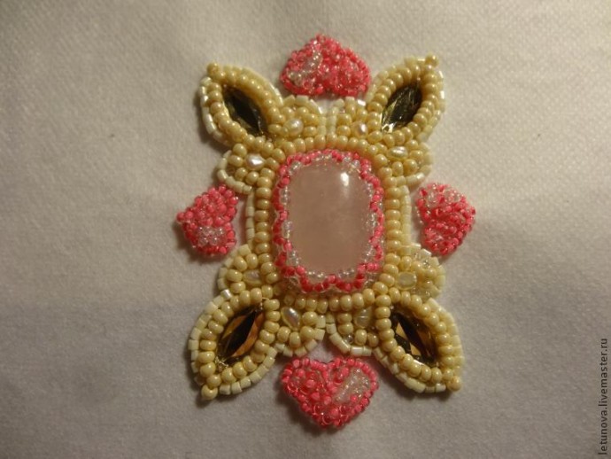 ​Брошь из бисера и лент: часть 3