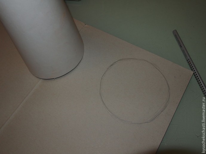 Мастерим "сладкую" ёлочку из конфет и мишуры: часть 1