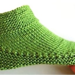 Вяжем уютные тапочки или короткие носочки