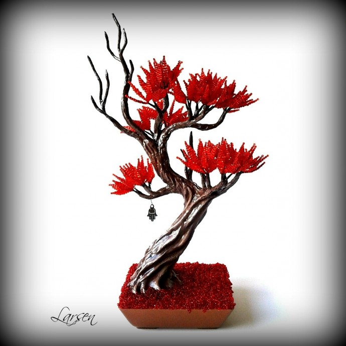 Красный бонсай из бисера и рубки