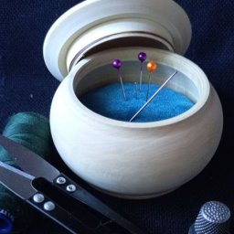 Интересная игольница