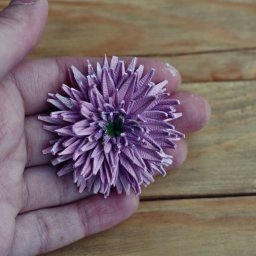 Мастерим хризантему из кожи