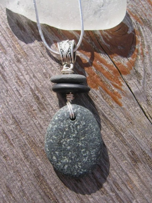 ​Подвески с галькой и песком