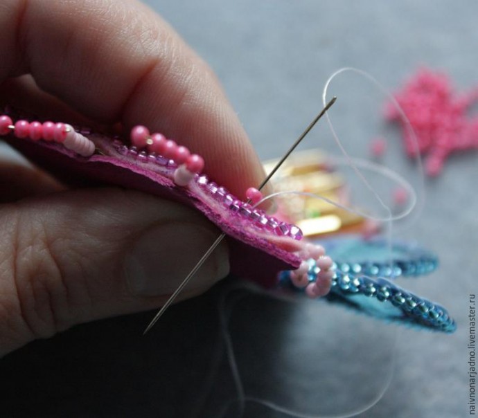 ​Вышиваем брошку "Свинка Пеппа": часть 5