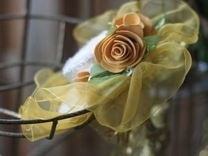 Мастерим шляпку-заколку для девочек