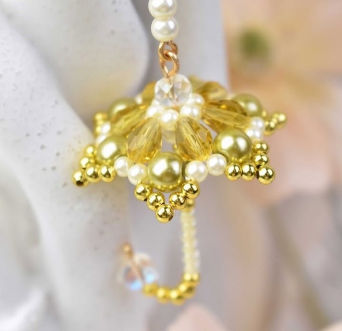 Зонтик из бисера, стекляруса, бусин