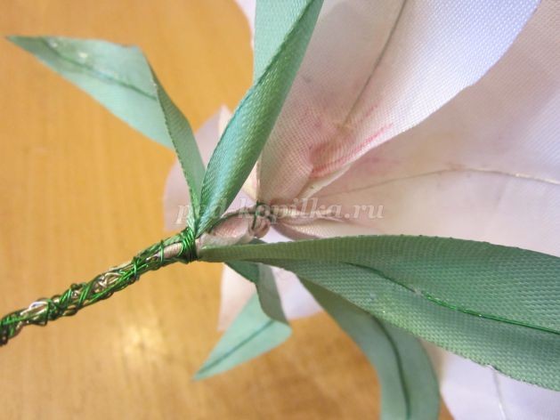 Цветок из ткани "Лилия": мастер-класс, часть 2 Цветок из ткани "Лилия": мастер-класс, часть 2