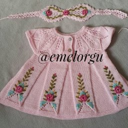 Красивое вязаное платье