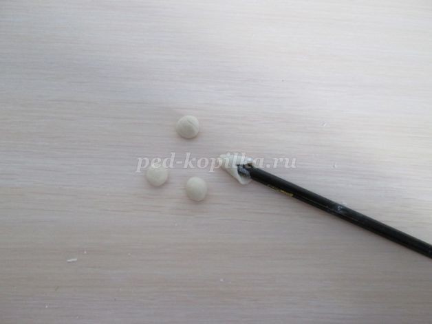 Панно из соленого теста и бисера "Пшеничные розы": мастер-класс, часть 2