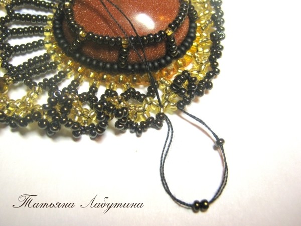 ​Мастер-класс по созданию кулона с бисерным кружевом сарагуро: часть 2