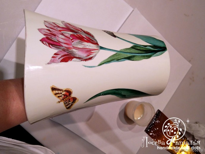 ​Декорируем пластиковую вазу имитацией фарфора и росписи