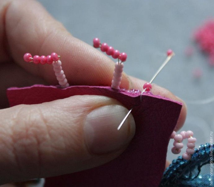 ​Вышиваем брошку "Свинка Пеппа": часть 5