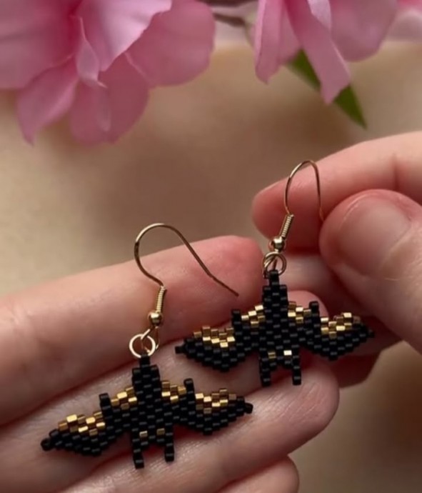 ​Летучая мышь из бисера