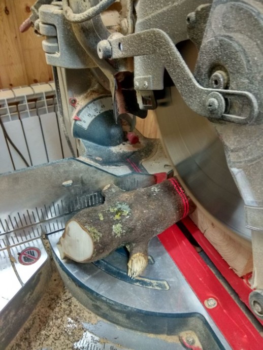 ​Делаем оригинальные деревянные часы из спилов: часть 1