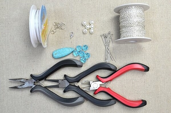 Интересный кулон в голубой гамме