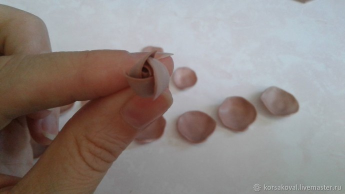 ​Создаем брошь "Букет двухцветных роз": часть 2