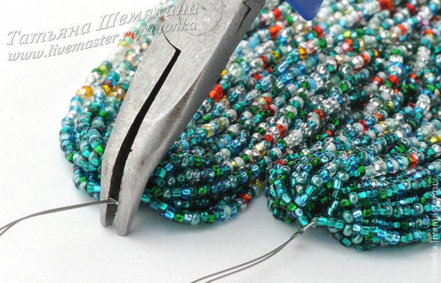 Колье с бисерным каскадом Колье с бисерным каскадом