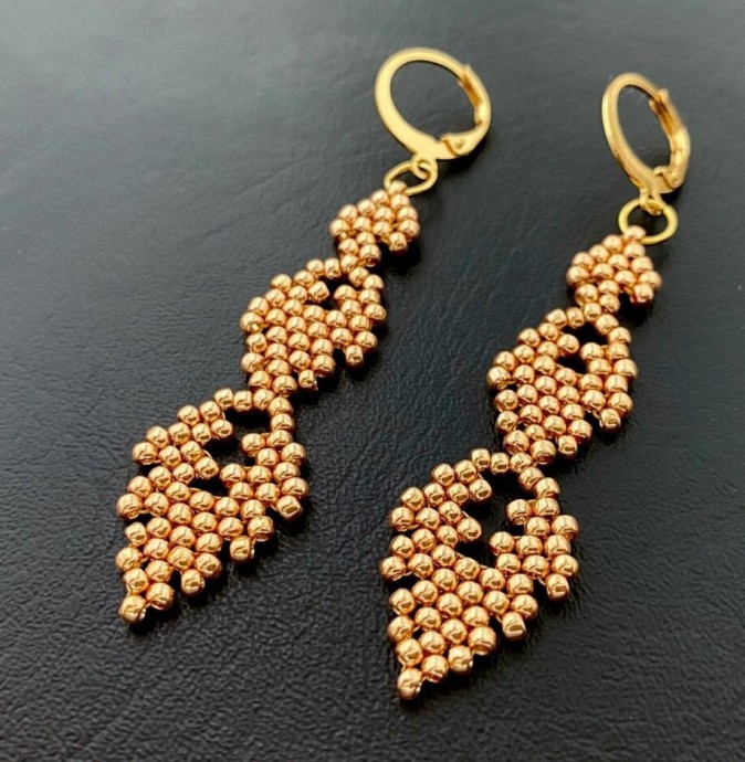 ​Маленький листик из бисера