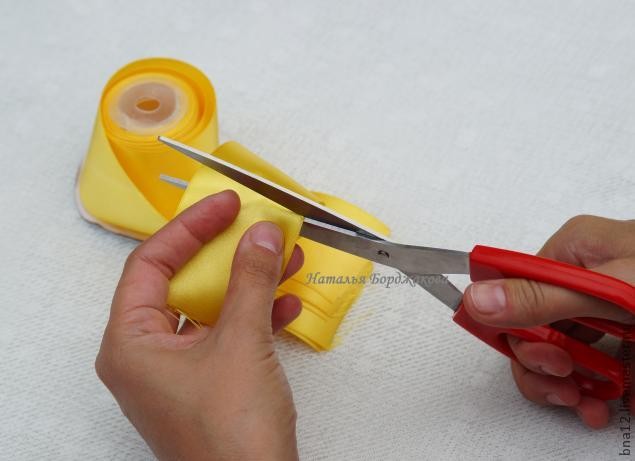 Учимся делать узкий лепесток в технике канзаши: часть 1