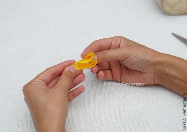 Учимся делать узкий лепесток в технике канзаши: часть 1