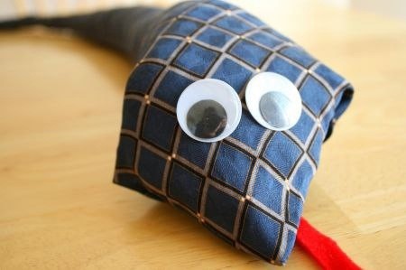 Интерьерная змея из галстука