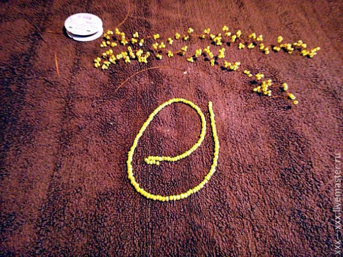 ​Изготавливаем берёзку из бисера