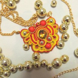 ​Красно-желтый кулон из сутажа: часть 4