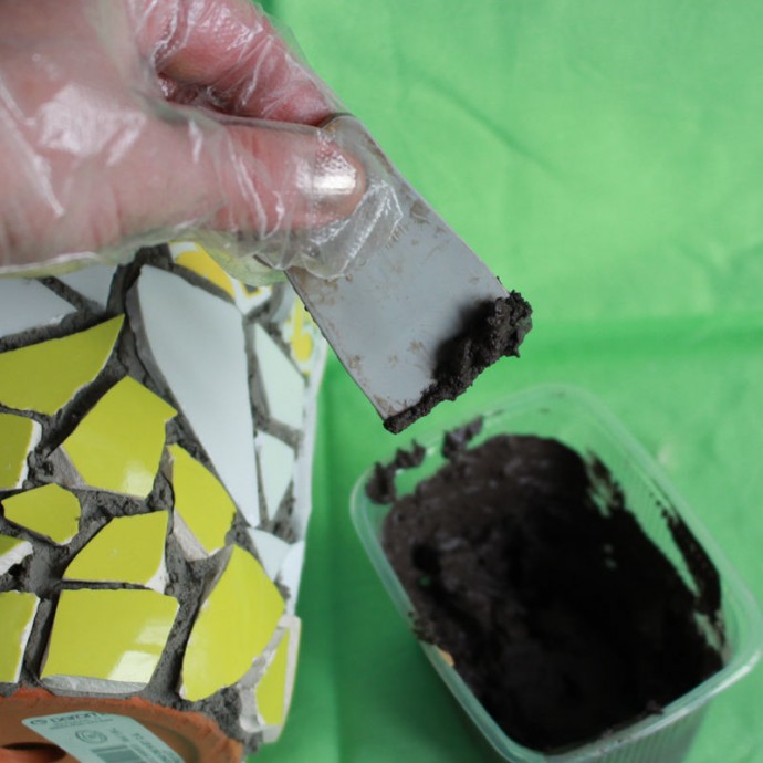 Декор цветочного горшочка мозаикой из битой посуды: часть 3 Декор цветочного горшочка мозаикой из битой посуды: часть 3