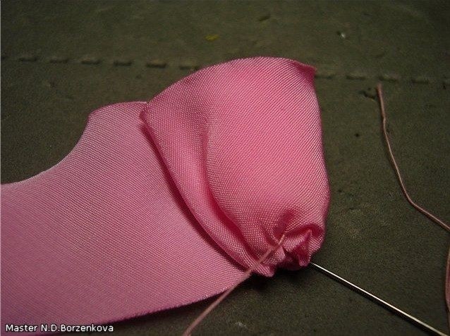 Милая розочка из плотного шелка Милая розочка из плотного шелка