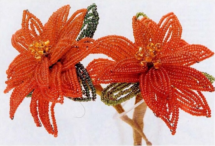 Пуансетия из бисера