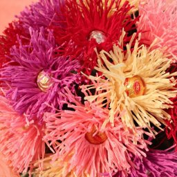 Делаем цветок игольчатой астры с конфеткой: часть 2