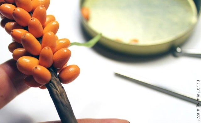 Лепим ветку облепихи: часть 4
