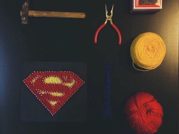 Познаём тонкости String Art на примере эмблемы Супермена