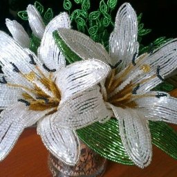 Шикарные лилии из бисера