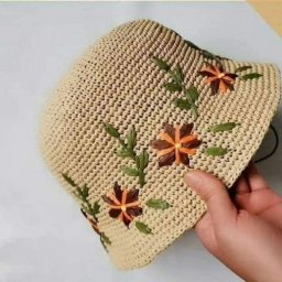 ​Шляпка с вышивкой лентами
