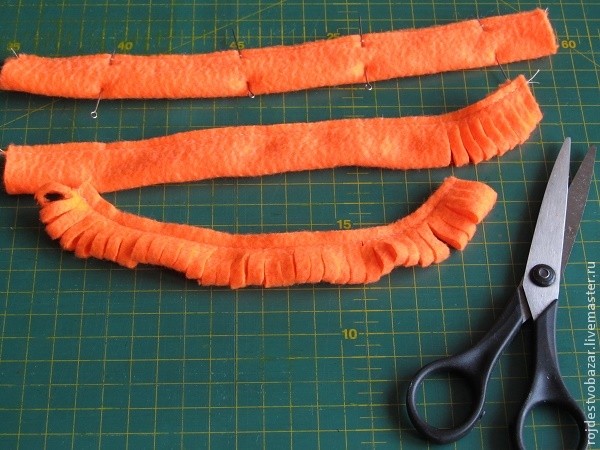 Создаём солнечный букетик календулы из фетра или флиса: часть 1