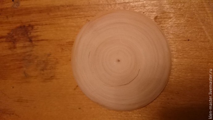 Расписываем деревянный медальон