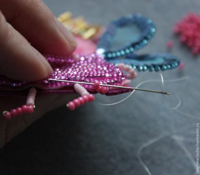 ​Вышиваем брошку "Свинка Пеппа": часть 5