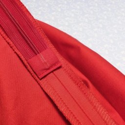 Аккуратная обработка конца потайной молнии