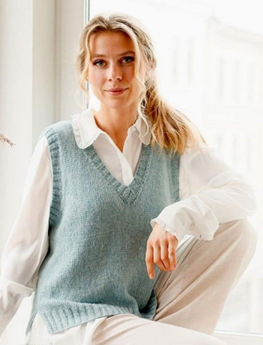 ​Безрукавка из однотонной пряжи