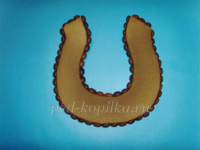 Подкова из кофейных зерен своими руками: часть 1