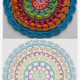 ​Разноцветные вязаные подставки под горячее