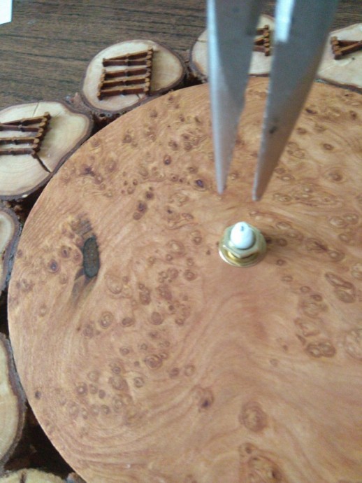 ​Делаем оригинальные деревянные часы из спилов: часть 7