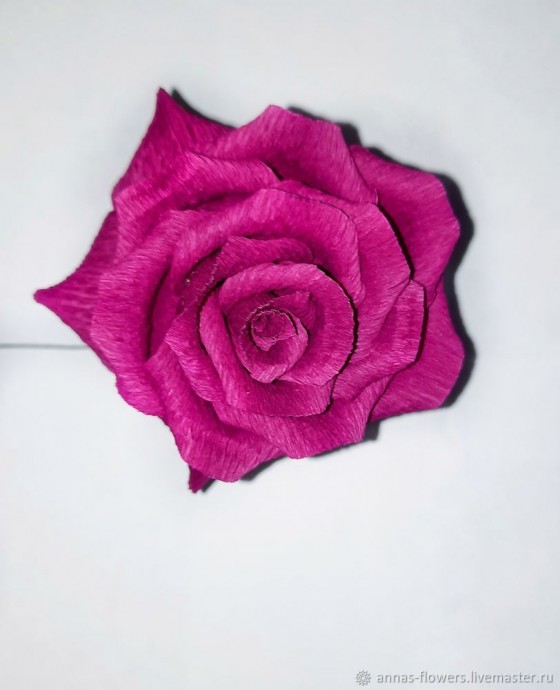 ​Мастерим красивую розу из гофрированной бумаги: часть 3