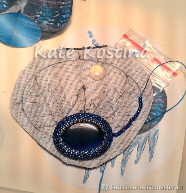 ​Кулон "Заледеневшее озеро": вышивка гладью и бисером, часть 1